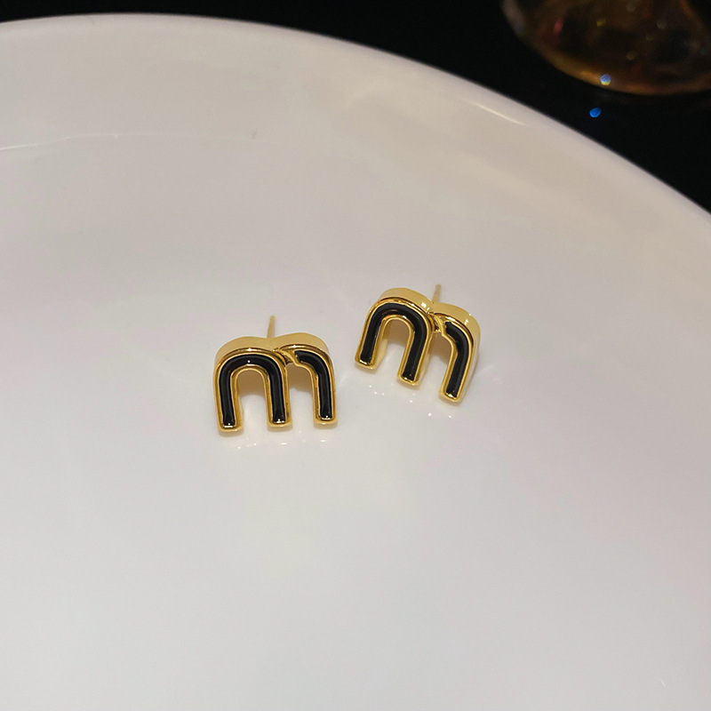 Pendientes de suministro de mercado nocturno de agujas de plata Pendientes de moda coreana en vivo Pendientes de estilo caliente Pendientes de lujo ligero Mujeres de alta gama