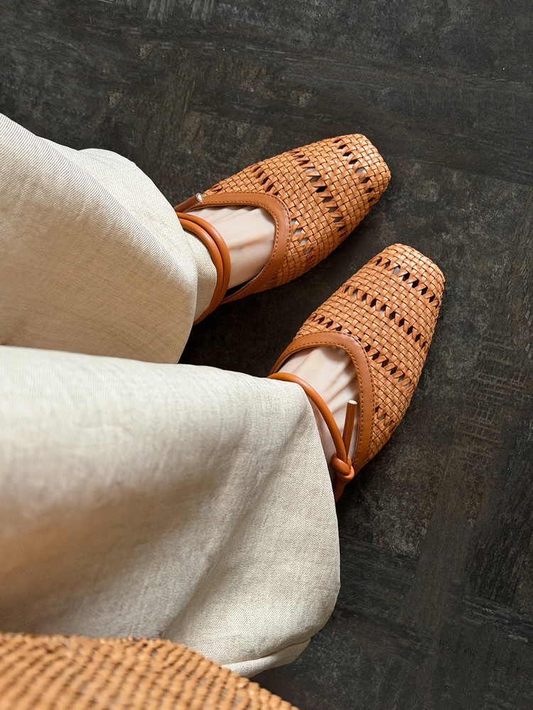 Dép sandal nữ da cừu mũi vuông gót thấp quai chữ V phối màu — màu nâu, Màu cà phê đậm, màu trắng ngà chi tiết 22