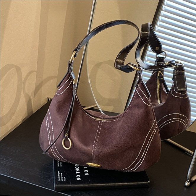 Bolso de camisa casual transfronterizo, bolso de camisa de viaje universal, bolso de media luna 2025, nuevo tipo de bolso de hombro de camisa.