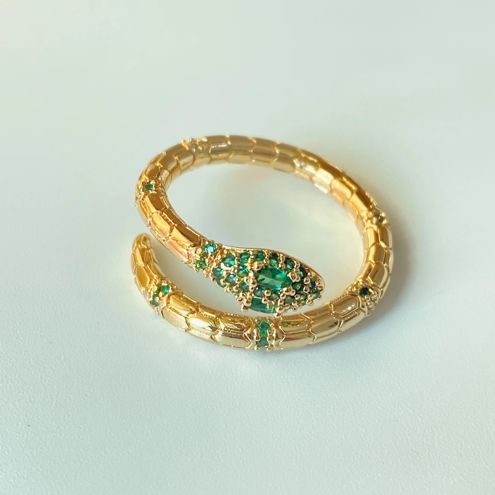 new copper-plated 18k gold snake-shaped winding micro-encrusted diamond open ring