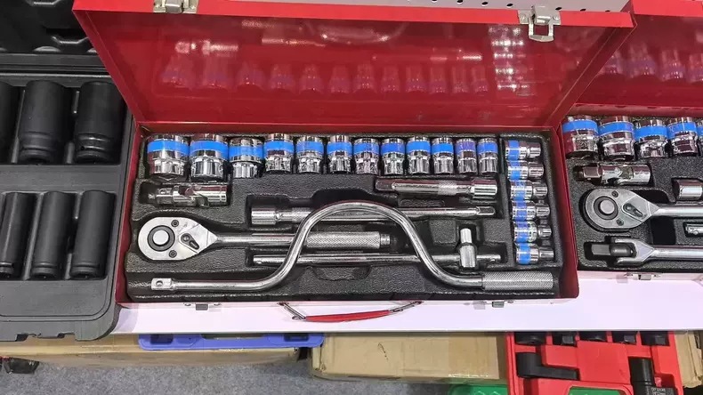 24 conjuntos de caja de hierro rojo y verde arco rocker F rod manga conjunto conjunto de reparación de automóviles suministro de fábrica de reparación de automóviles