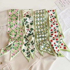 小清新な緑の花が白いシルクタオルの女性の新しい長さのリボンをつけて髪を縛って飾ります。