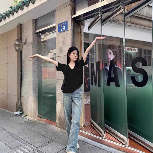 Solid color V-neck straight shoulder loose versatile slim short-sleeved women's new hot summer wear age-reducing casual T-shirt top