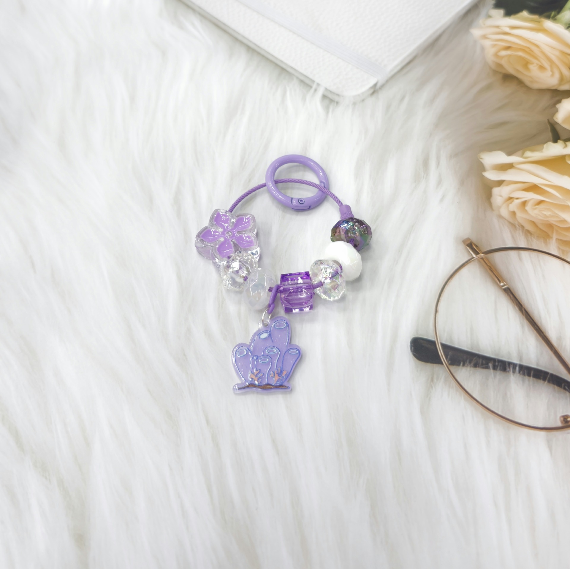 2023 nueva flor fresca Linda perla cuentas de dibujos animados acrílico llavero colgante bolsa adornos