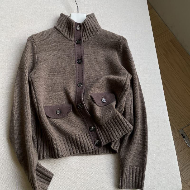 2026 Autumn/Winter New Collection: Dark Brown Turtleneck Cardigan Sweater with Leather Patch Pockets, Versatile and Stylish, with a Classic "Old Money" Vibe 2026 Autumn/Winter New Collection: Dark Brown Turtleneck Cardigan Sweater with Leather Patch Pockets, Versatile and Stylish, with a Classic "Old Money" Vibe