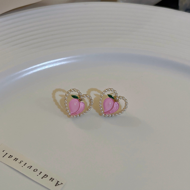 Pendientes De Broche De Aleación De Perlas Con Forma De Melocotón Rosa Bonito display picture 2