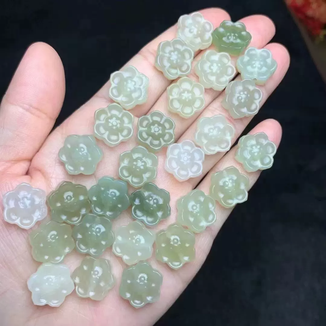 直播供货 天然和田玉梅花小配饰 青海料晴水色和田玉DIY通孔小花