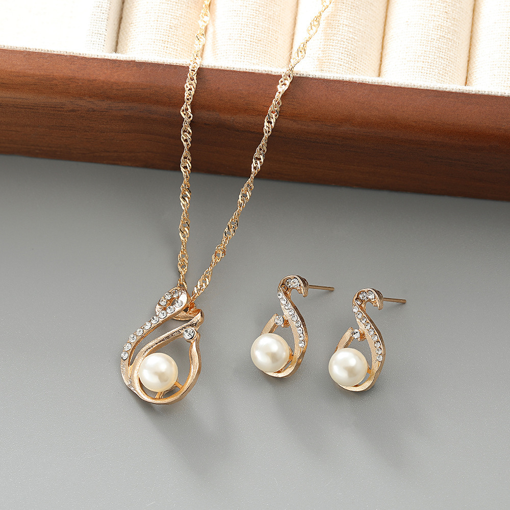 Collar de personalidad de temperamento de moda europea y americana transfronteriza Pendientes Conjunto de anillo Accesorios de cena de cercanías Conjunto de joyería de alta calidad