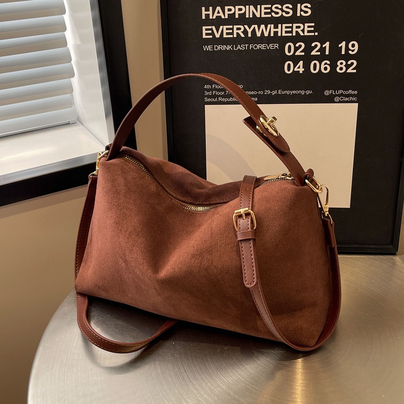 Bolso de axila de nicho esmerilado retro 2024 invierno nuevo bolso de mujer de todo fósforo bolso de mensajero popular bolso de hombro