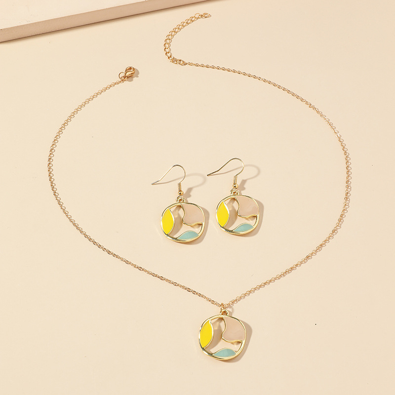 Fashion Retro Alloy Dripping Oil Hollow Earrings Necklace 2-piece Set Simple Temperament Fresh Jewelry Set display picture 3