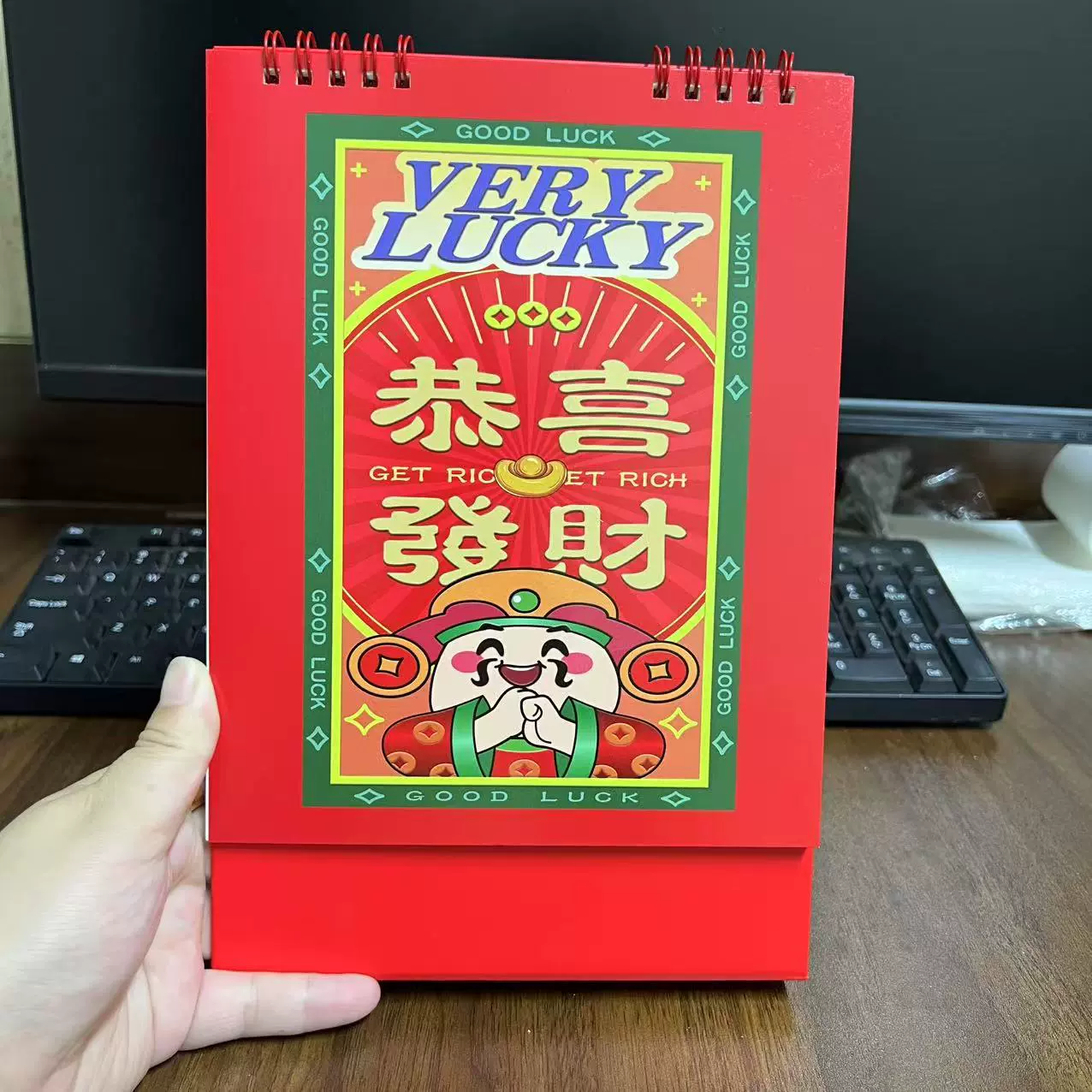 2026年大红高架台历烫金新年过年红包可爱卡通简约打卡中国红日历
