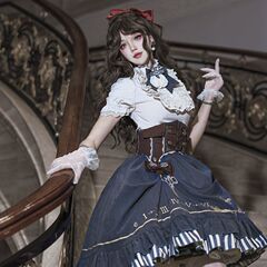 ロリータのオリジナルの金の針の少女のヨーロッパ式のゴシックの風の古典の甘いLolitaの半スカートは腰のスーツを収めます。