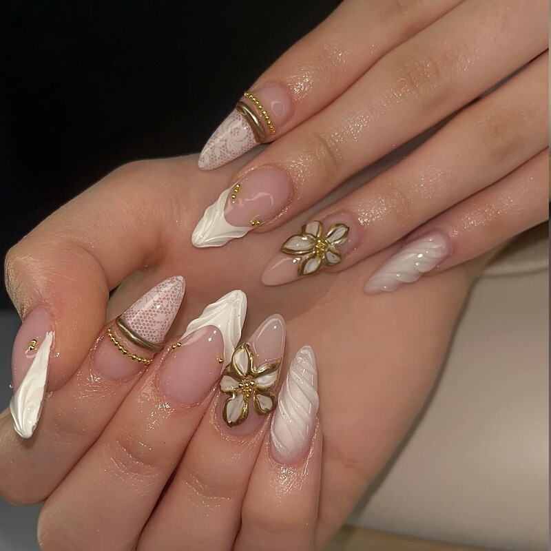 French-Style Lace Three-Dimensional Embossed Flower Press-On Nails, European and American Style, Gentle Lace Manicure, Removable Fake Nails French-Style Lace Three-Dimensional Embossed Flower Press-On Nails, European and American Style, Gentle Lace Manicure, Removable Fake Nails