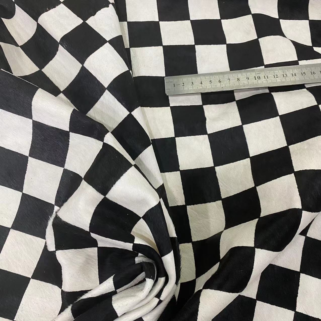 4cm棋盘格马毛皮 黑白格地毯沙发装饰真牛皮 印花牛皮批发做软包