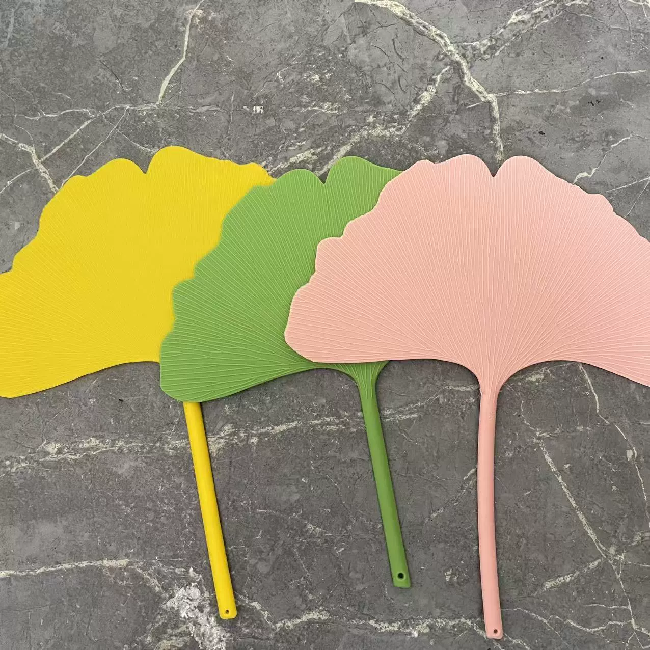 fans are durable and high-value plastics in summer, cool and must-have students' literary style round fan Ginkgo leaf fan