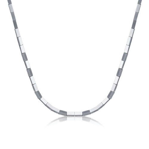 Geometric Titanium Steel Necklace Paired with T-shirt for Women - Summer Instagram Hip-Hop Cool Style, Light Luxury, Unique, and High-End Sweatshirt Chain