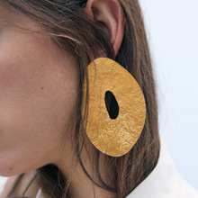 E11849跨境欧美复古宫廷风耳钉 创意圆片个性za同款金属质感耳环