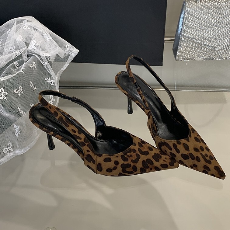 French Retro Suede Pointed Toe Shallow High Heels with a Single Strap, New Trendy Style, Suitable for Commuting and Pairing with Dresses