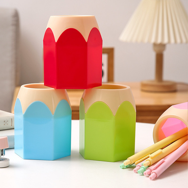 Plastic pens holder