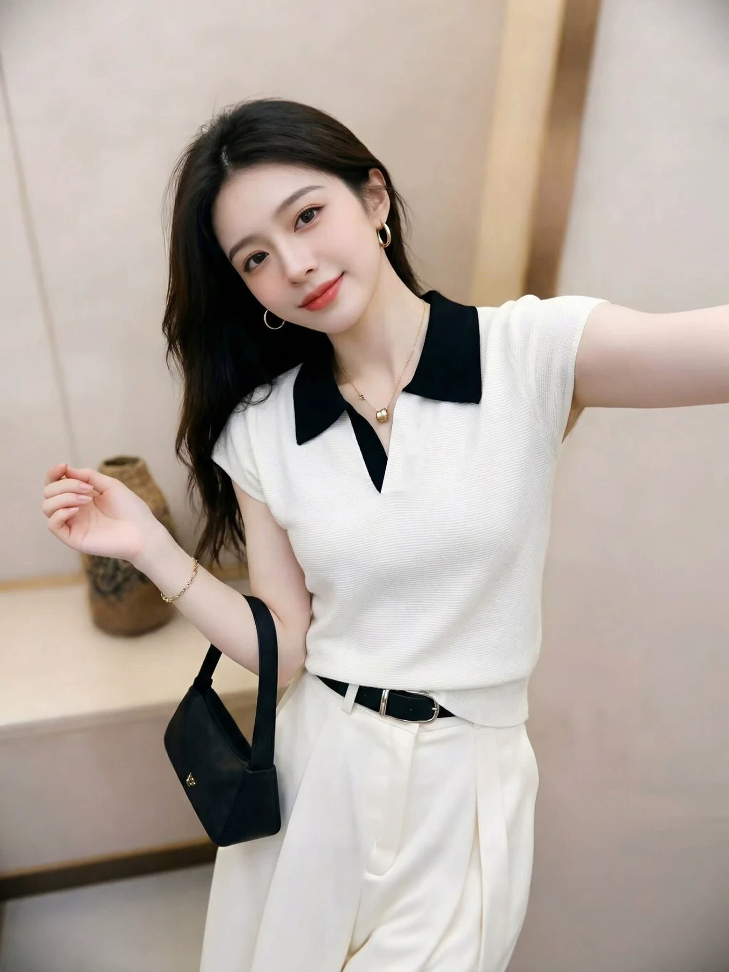 Áo thun polo nữ tay ngắn cổ bẻ phối màu, dáng ôm nhẹ — màu trắng