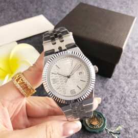 新款男士优雅男士腕表蛇纹表盘日期显示设计男士手表轻奢商务配饰