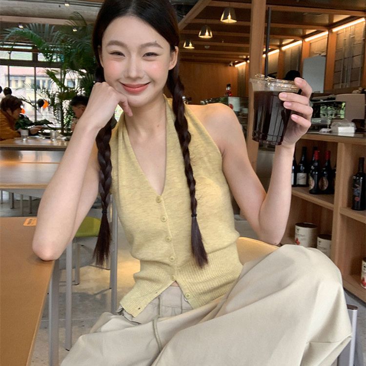 Beige Knitted Tank Top, Slimming and Versatile, V-Neck, Beautiful Back Design, Stylish and Pretty, Sleeveless Halter Top Beige Knitted Tank Top, Slimming and Versatile, V-Neck, Beautiful Back Design, Stylish and Pretty, Sleeveless Halter Top