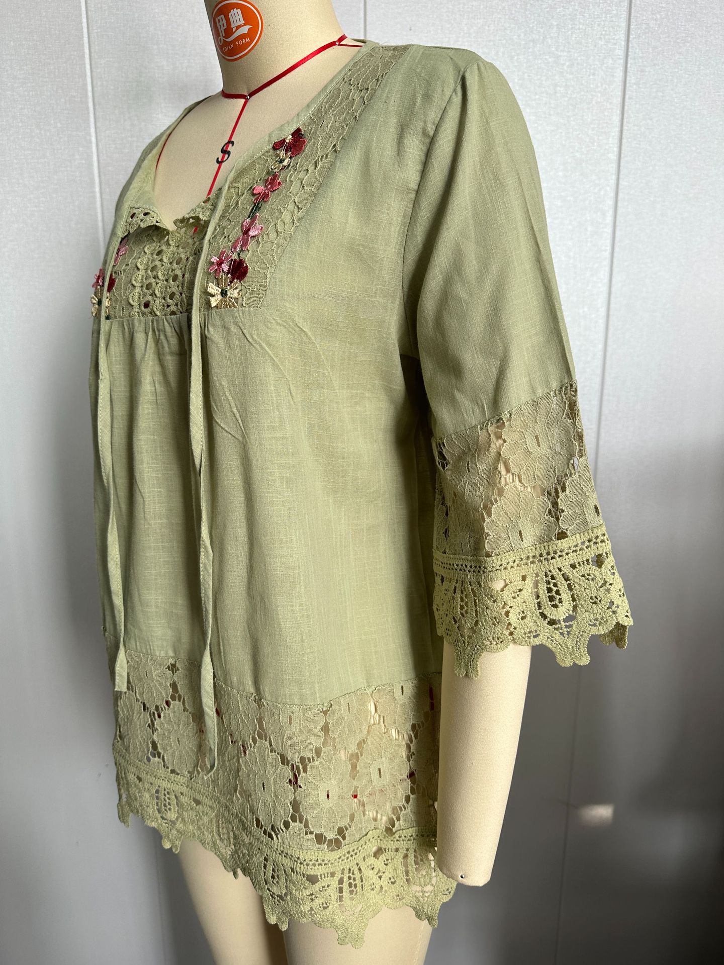 Elegante Damenbluse Mit V-ausschnitt Aus Baumwoll-leinen-mix_voghion.com