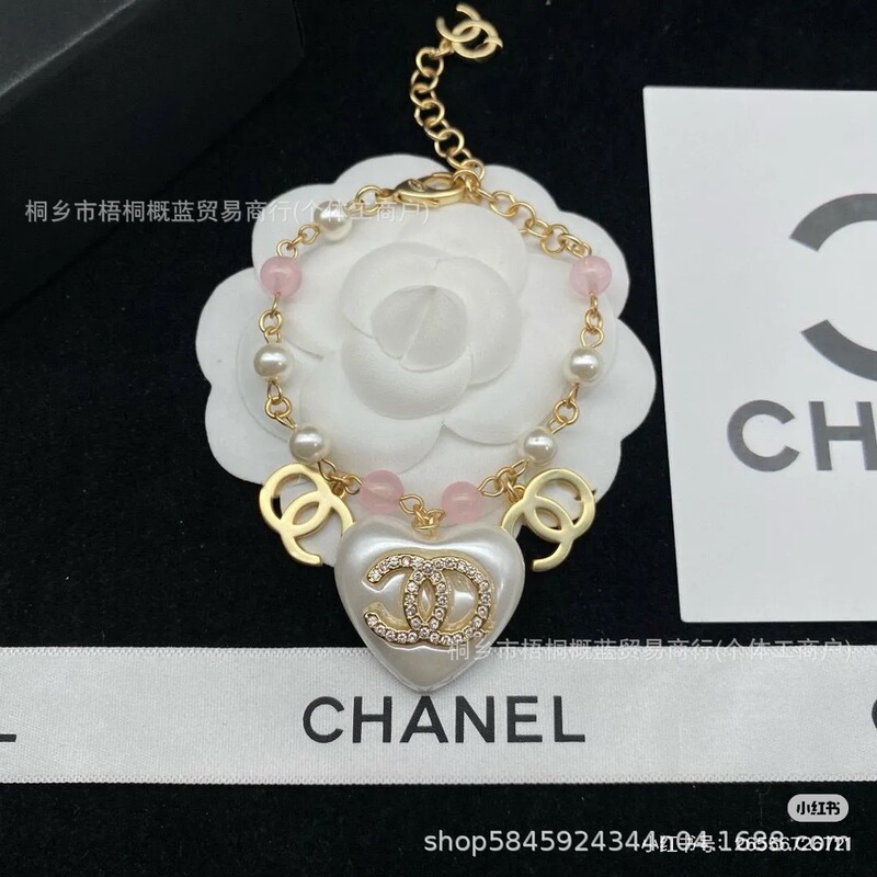 Chanel-style double C resin white peach heart pink bead bracelet for women, Chanel heart bracelet jewelry wholesale Chanel-style double C resin white peach heart pink bead bracelet for women, Chanel heart bracelet jewelry wholesale