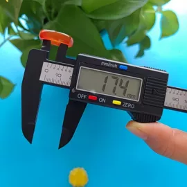 数显卡尺;纽扣电池