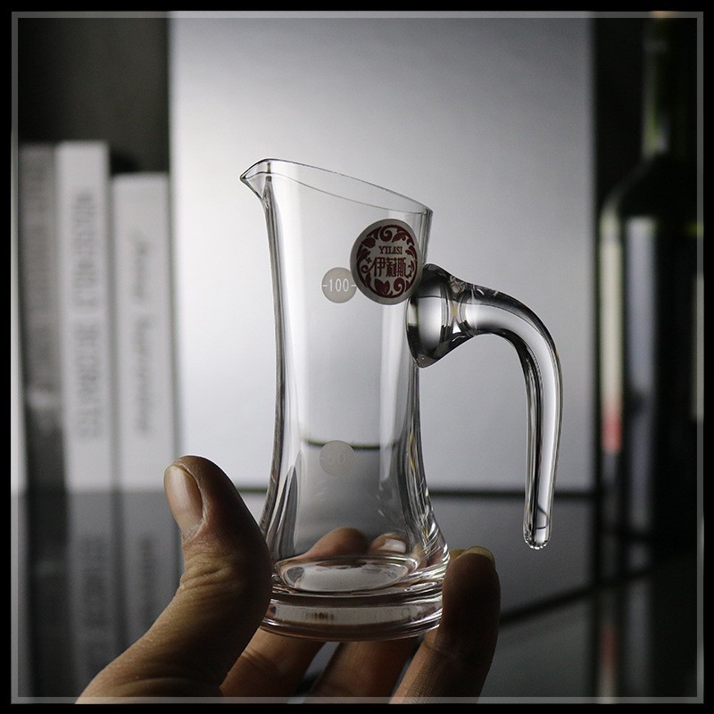Elysian Crystal Glass Pouring Decanter with Handle and Scale, Baijiu Pourer for Hotel Home Use, Chinese Alcoholware Wholesale