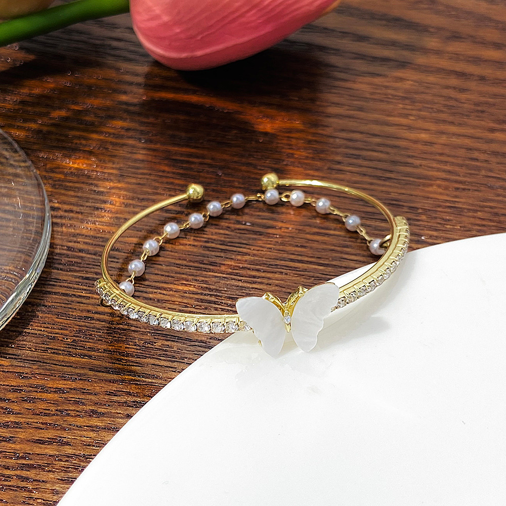 Leichtes Luxus-Armband aus zweilagigem Perlmutt mit Schmetterlingsmotiv für Damen, Ins Niche Offenes Perlenarmband mit individueller Note_voghion.com