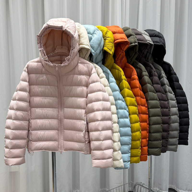 Women's short quilted down jacket, 90% white duck down, lightweight and warm, 2026 winter new style, super stylish hooded puffer coat Women's short quilted down jacket, 90% white duck down, lightweight and warm, 2026 winter new style, super stylish hooded puffer coat