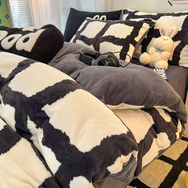 Juego de cuatro piezas de cama gruesa de terciopelo de leche otoño e invierno más funda de edredón de terciopelo sábana de dormitorio de terciopelo de coral juego de tres piezas nuevo