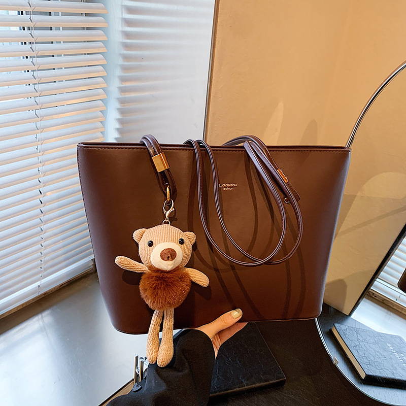 High-end retro handbag, new style, large capacity, suitable for commuting, fashionable and unique shoulder bag, crossbody tote bag