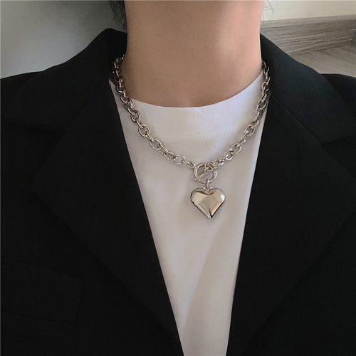 Niche Design Instagram-Worthy Heart-Shaped Pendant Clavicle Chain with OT Clasp | Internet-Famous Hip-Hop Disco-Ready Cold-Style Heart Necklace for Women