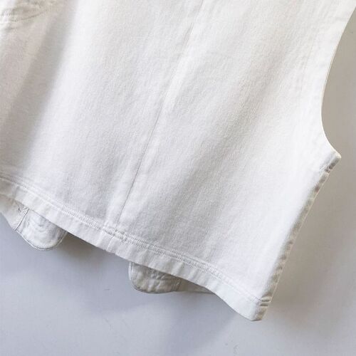 Simple white casual denim vest for women, short sleeve spring and summer sleeveless backless vest, can be worn over a denim jacket or cape.