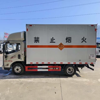 东风D93米4仓栏式危货车易燃气体厢式运输车价格便宜