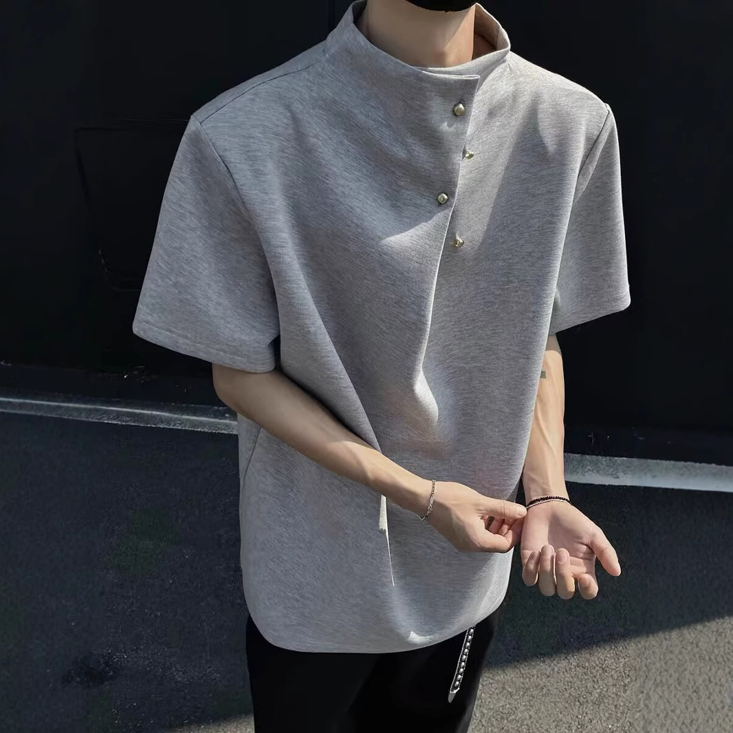 두꺼운 어깨 패드, 하프 터틀넥, 반소매, 불규칙한 버튼 디자인, 남성용 반팔 티셔츠, 여름 미국 패션 브랜드
