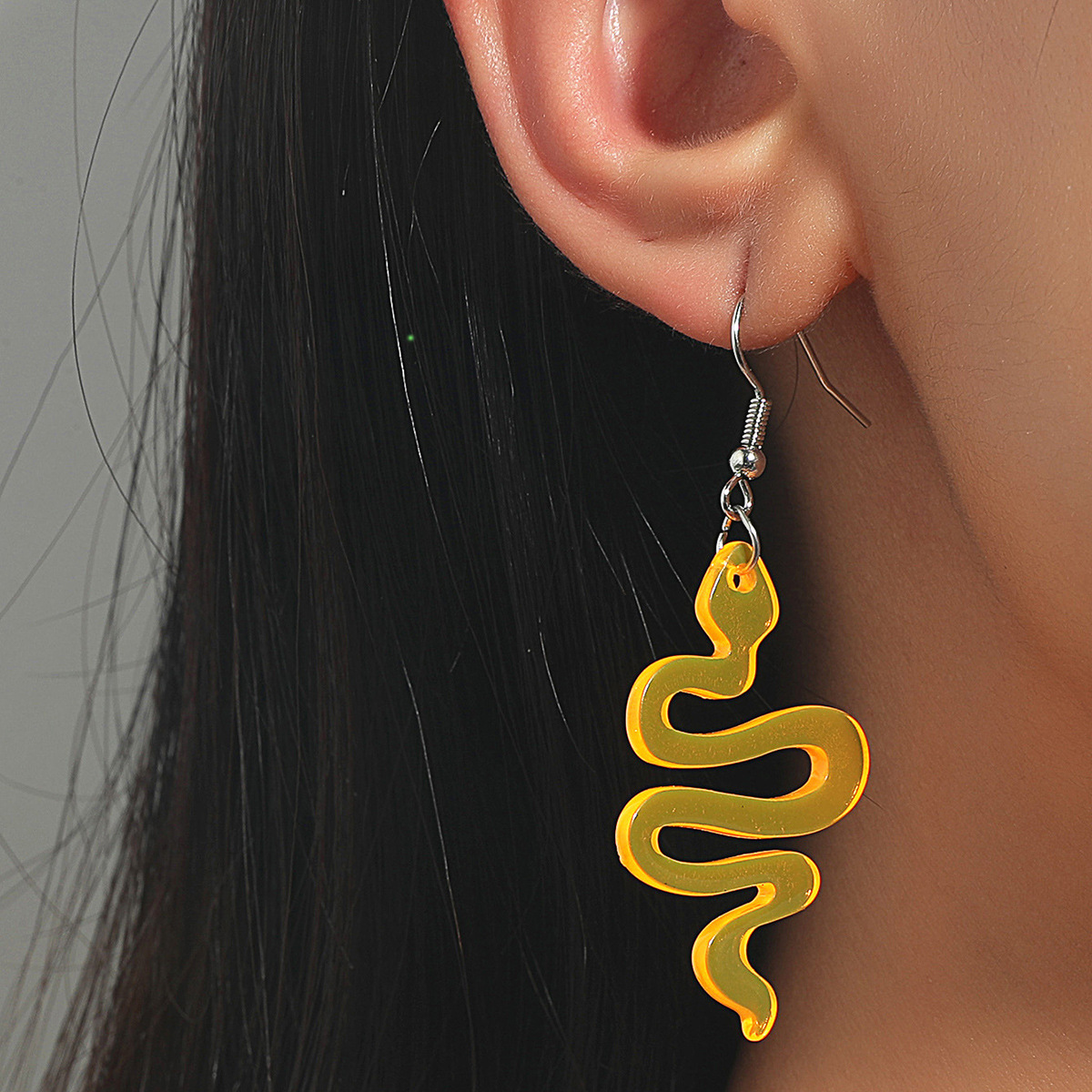 Nihaojewelry Fashion Snake-shaped Acrylic Transparent Earrings Wholesale Jewelry display picture 3