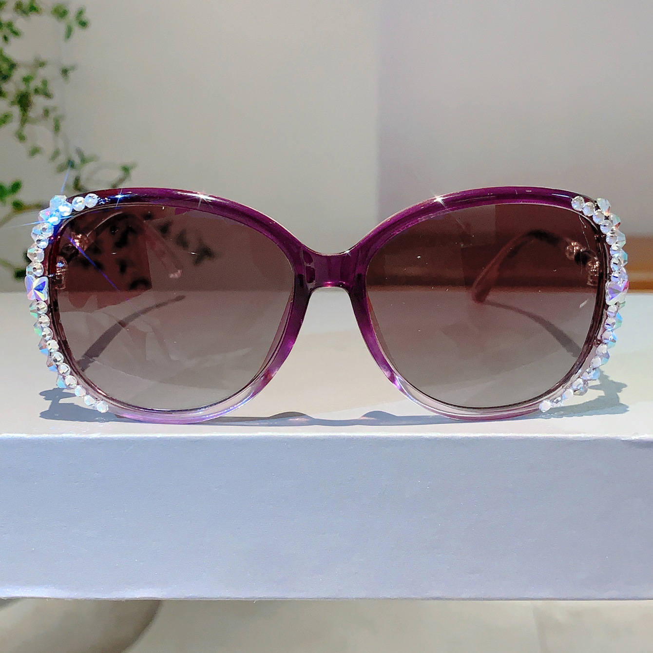 Vintage dames zonnebril met groot frame en uv bescherming_voghion.com