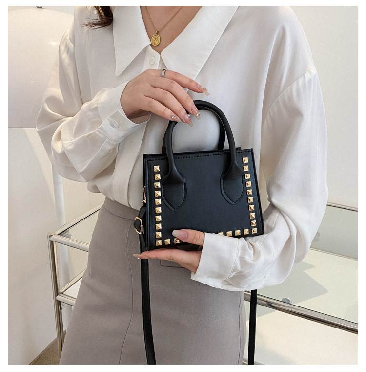 Women's Small Pu Leather Solid Color Streetwear Square Zipper Shoulder Bag Handbag Crossbody Bag display picture 4