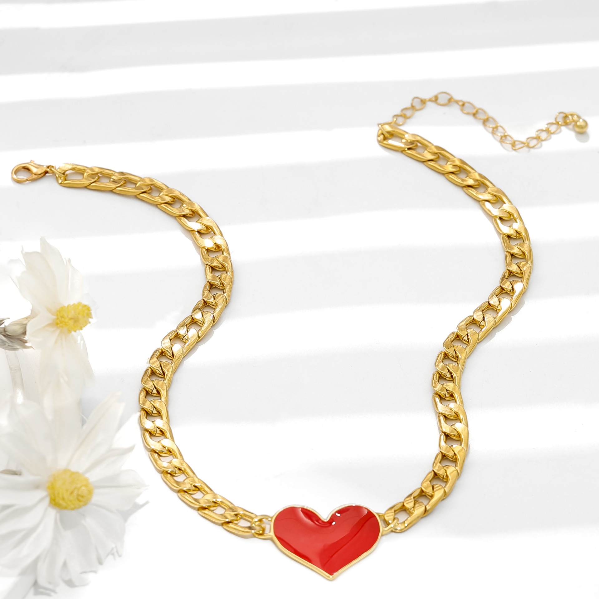 Temperamento de moda europeo y americano salvaje estilo europeo y americano cadena de metal amor rojo corazón melocotón dama colgante collar cadena gruesa