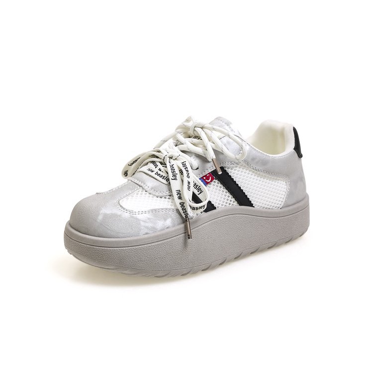 Zapatos deportivos plateados de primavera de mujer nuevos zapatos casuales de malla transpirables con suela gruesa de letras variadas zapatos de cordón de skate zapatos de mujer lotes