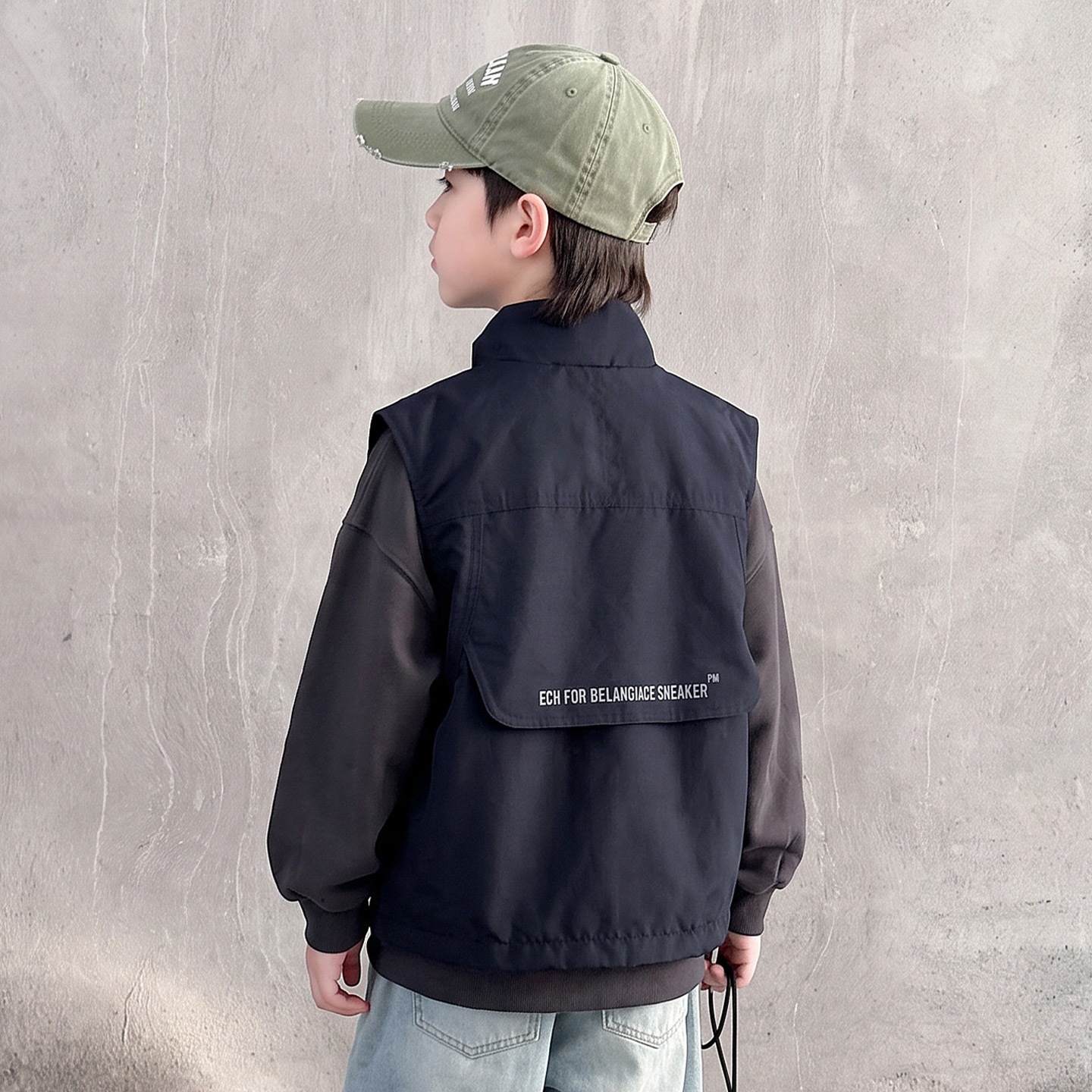 Boys' workwear vest, 2026 autumn new style, fashionable and handsome jacket for medium and large children, trendy and cool casual jacket for boys.
