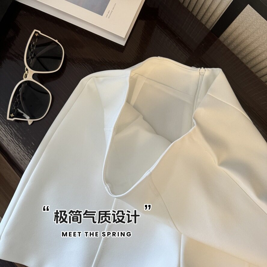 Quần short nữ cạp cao ống thẳng chữ A tối giản, dáng ôm tôn dáng — Màu trắng, Màu xám, Màu đen chi tiết 3