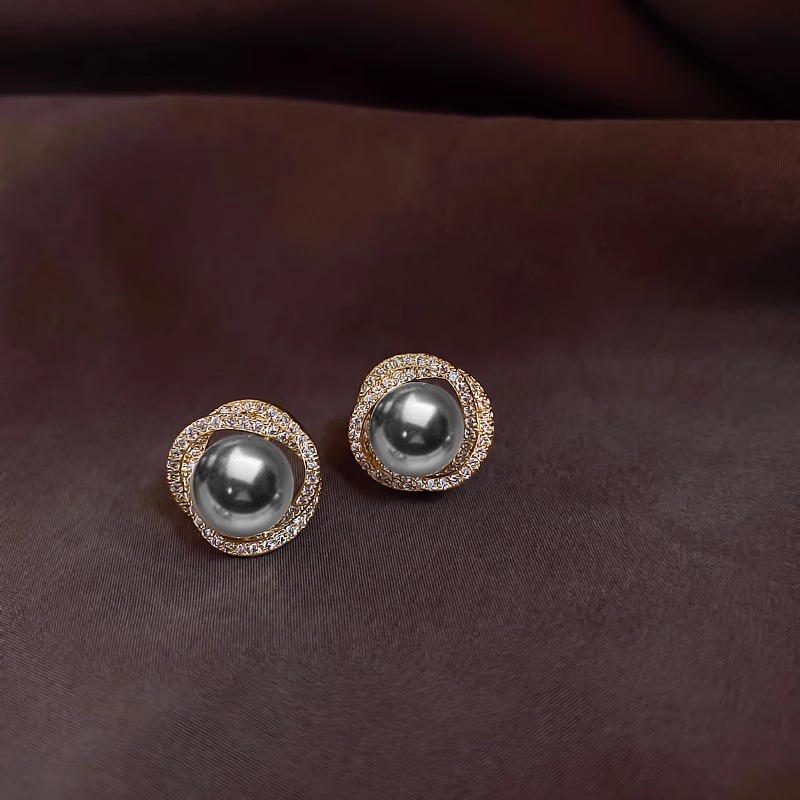 Fashionable small elegant universal earrings with zircon from pearl
