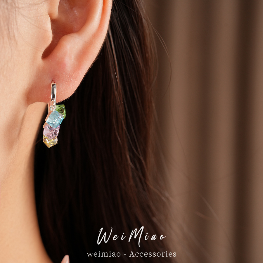 Corazón de vidrio de colores cuadrado bordilla personalidad estilo nicho pendientes ligero lujo alta sensación auriculares al por mayor