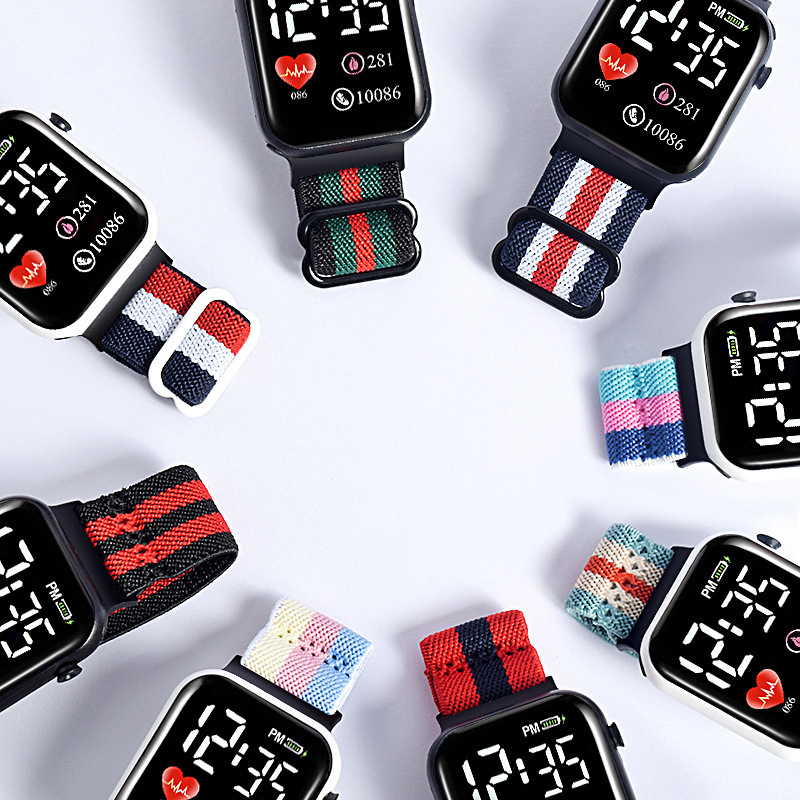 Nueva bolsa de lona colorida LED pequeño reloj cuadrado deportes al aire libre multifuncional impermeable estudiante hombres y mujeres reloj electrónico.