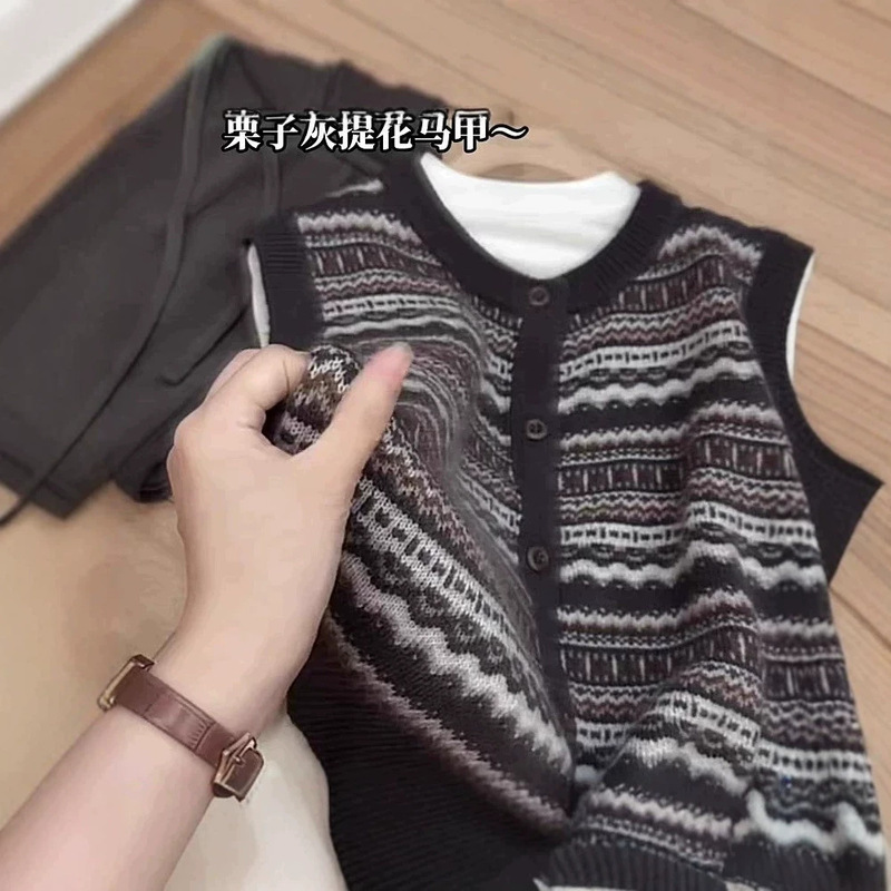 Chestnut gray vest sweater for women, 2026 spring and autumn new style, petite, casual, sleeveless knitted cardigan vest