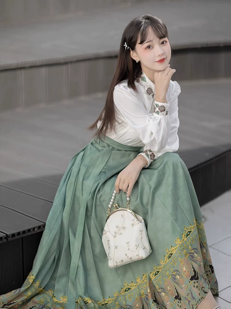 Оригинальные Hanfu типа одна лошадь-гладка юбка пара-воротная рубашка повседневная улучшенная модель подделка макияж лошадь-перловый набор осень-зима